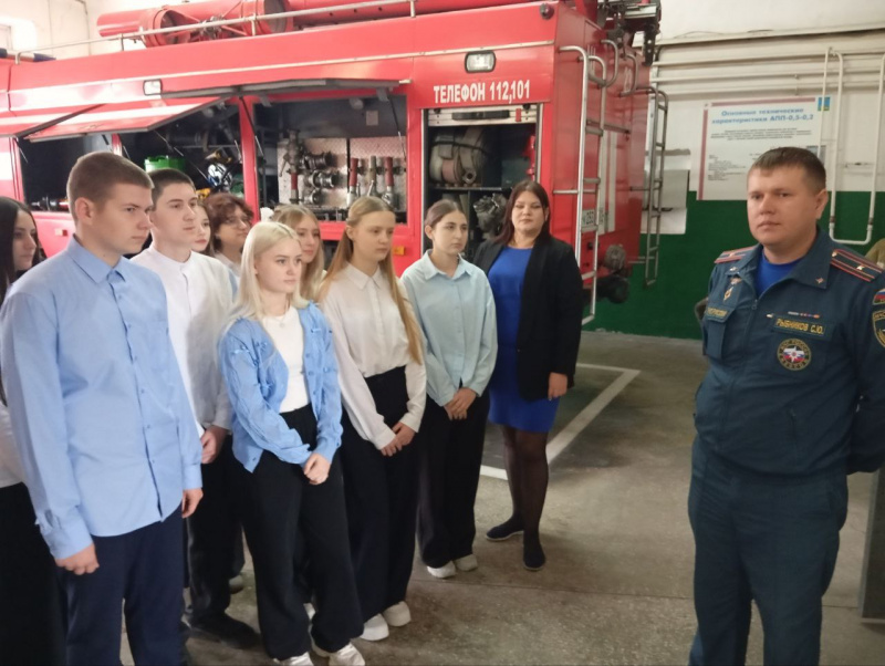 Ивнянские школьники познакомились с профессией пожарного