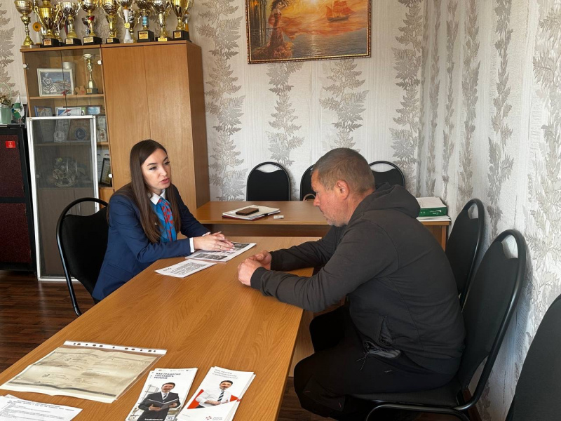 Специалисты Ракитянского кадрового центра провели консультацию в поселке Пролетарский