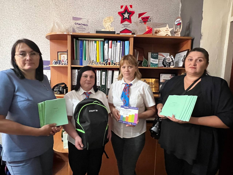 Помощь в каждом рюкзаке: специалисты Новооскольского кадрового центра поддерживают школьников
