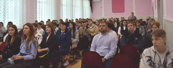 Специалисты Новооскольского кадрового центра приняли участие в профориентационном мероприятии «Карьерный старт», которое прошло на базе Новооскольского колледжа для 123 студентов.