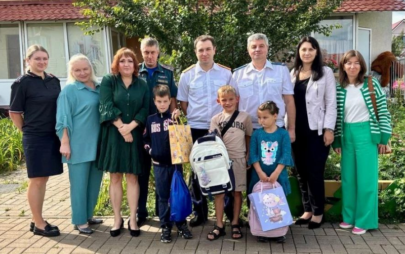 Яковлевский кадровый центр принял участие в благотворительной акции «Собери ребёнка в школу»