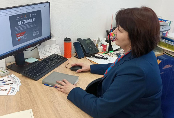 В Ракитянском кадровом центре специалисты приняли участие в Военно – патриотическом диктанте - 2025