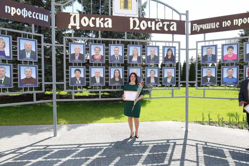 Сотрудник кадрового центра  — в числе лучших тружеников Чернянского округа