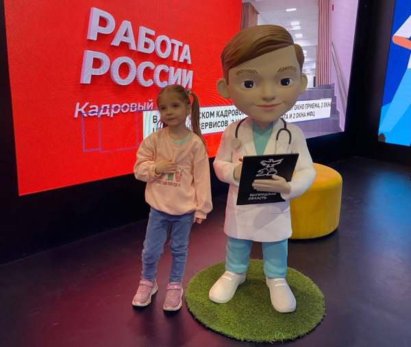Сегодня минсоцтруд Белгородской области на стенде Минтруда России в рамках проведения Фестиваля профессий представляет социальные профессии