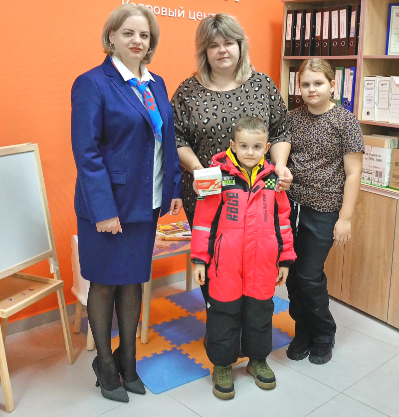 В Красногвардейском кадровом центре поздравили многодетных матерей