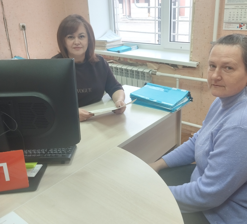 В Грайвороне начальник кадрового центра лично трудоустроила клиентку