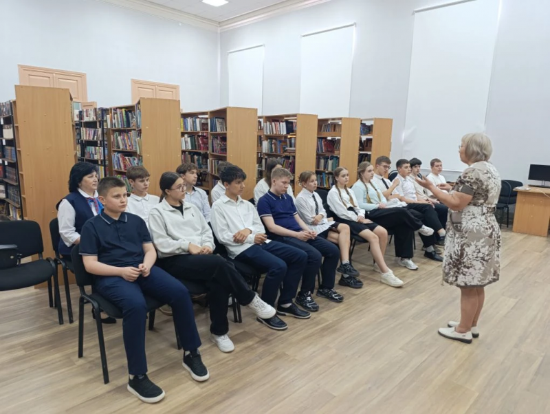 Знакомство с современной библиотекой: экскурсия в рамках проекта маршрутизации молодёжи   