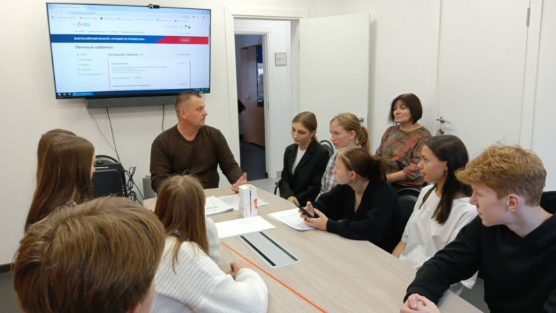 В октябре Волоконовский кадровый центр провел «День открытых дверей» для 66 школьников