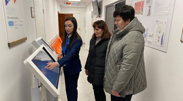 Специалисты Ракитянского кадрового центра провели экскурсию для двух безработных женщин