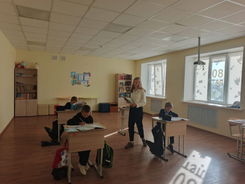 Ивнянский кадровый центр оказал поддержку молодому педагогу