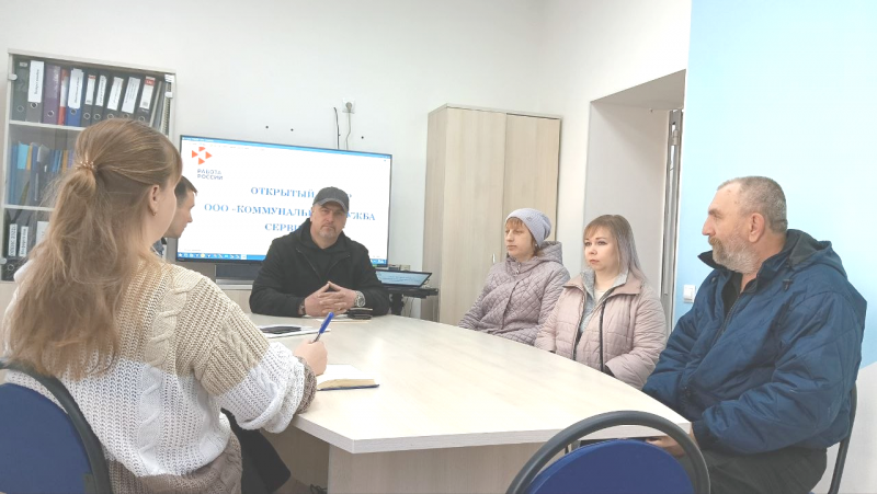 Два участника открытого отбора в Шебекинском кадровом центре обрели новую работу