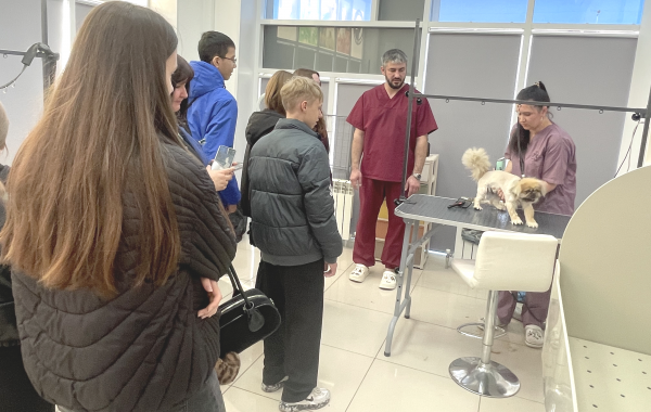 Экскурсия в груминг-салон: школьники познакомились с новой профессией Экскурсия в груминг-салон: школьники познакомились с новой профессией