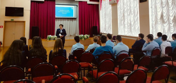 Специалисты Ракитянского кадрового центра провели встречу с 25 школьниками
