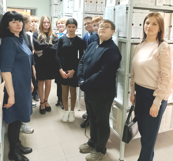 Архив — не только пыльные папки: мнение школьников изменила профориентационная экскурсия