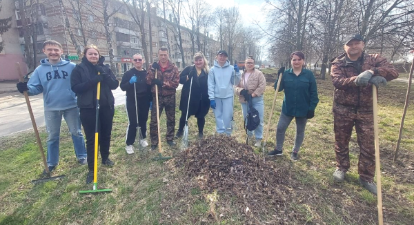Сотрудники Кадрового центра «Работа России» навели чистоту на улицах Белгорода