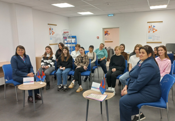 В Новооскольском кадровом центре состоялась встреча со студентами третьего курса Новооскольского колледжа