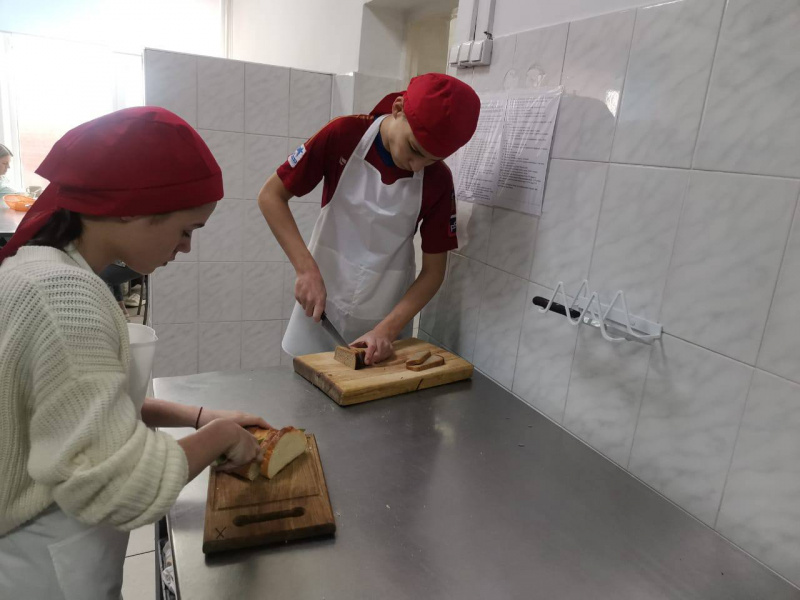 Более 8560 подростков было трудоустроено Старооскольским кадровым центром с начала года