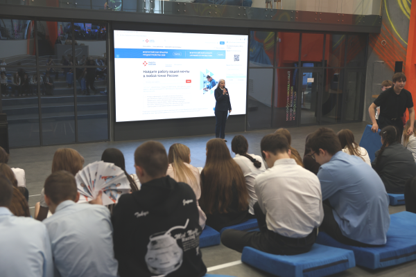 260 школьников открыли двери в будущее: профориентация от Яковлевского кадрового центра и «Зелёной долины» 260 школьников открыли двери в будущее: профориентация от Яковлевского кадрового центра и «Зелёной долины»