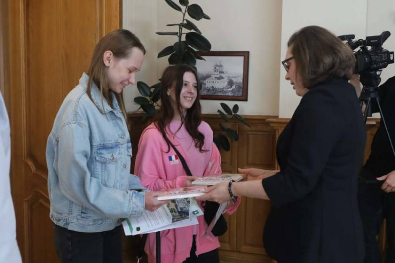 Каникулы по-белгородски: труд и отдых среди цветов