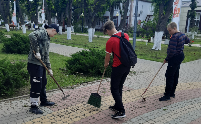 Число трудоустроенных несовершеннолетних в Борисовском районе перевалило за три сотни