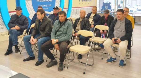 От поиска к контракту: три жителя Белгорода, включая ветерана боевых действий, получили работу за одну встречу От поиска к контракту: три жителя Белгорода, включая ветерана боевых действий, получили работу за одну встречу