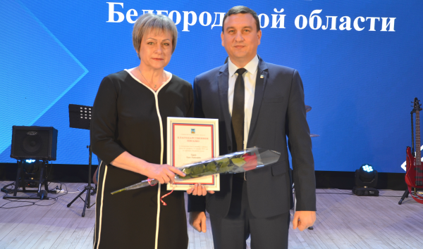 Ведущего инспектора Краснояружского кадрового центра поощрил губернатор