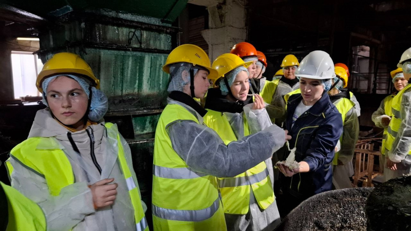 20 учащихся школы №4 познакомились с работой Чернянского сахарного завода