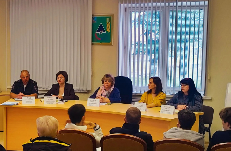  Вопросы летнего трудоустройства несовершеннолетних обсудили на ежегодном родительском собрании опекунов, попечителей и приёмных родителей
