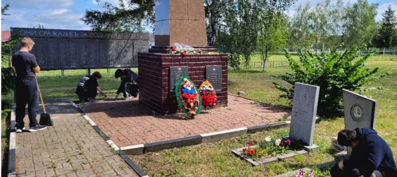 Яковлевские подростки на каникулах трудятся на благо муниципального округа