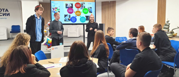 Тесты, кроссворды и просмотр видео: тёплая встреча в Старооскольском кадровом центре