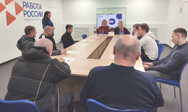 Открытый отбор накануне мужского праздника: новооскольцы получают работу и подарки