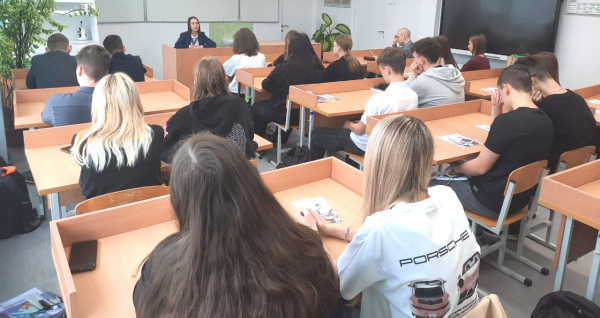 От слесаря до специалиста по кибербезопасности: В Разумном старшеклассники открыли для себя перспективные профессии