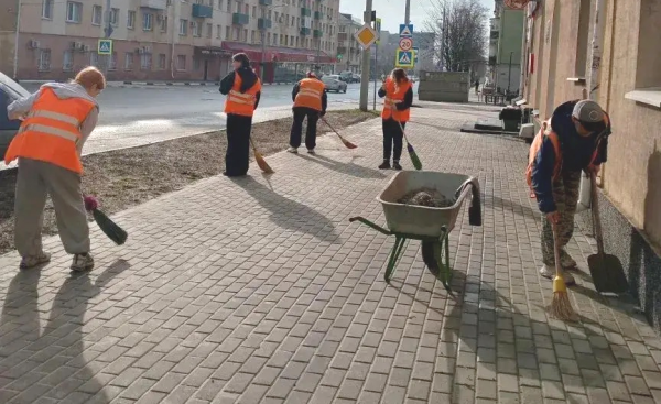 Не отдых, а работа: подростки Старого Оскола делают город красивее