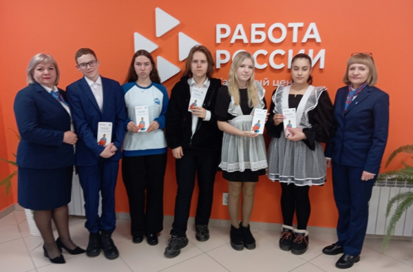 В этом году Прохоровский кадровый центр провел профориентацию для 826 подростков района