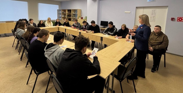 Специалисты Красногвардейского кадрового центра провели встречу со студентами Бирючанского техникума