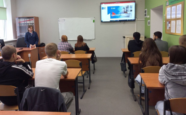 Специалисты Новооскольского кадрового центра рассказали о преимуществах самозанятости 24 студентам Новооскольского колледжа