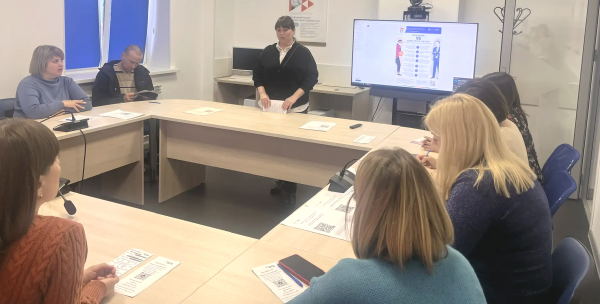 Клиентов и сотрудников Губкинского кадрового центра научили защищаться от финансового мошенничества