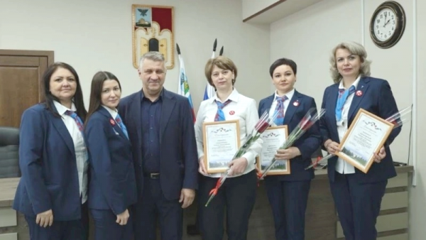 Сотрудницы Чернянского кадрового центра удостоились награды