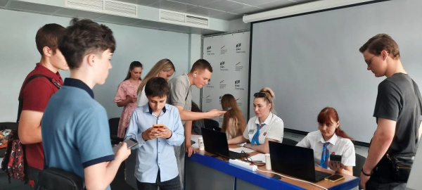    Специалисты Белгородского кадрового центра организовали встречу подростков с представителями Белэнергомаш