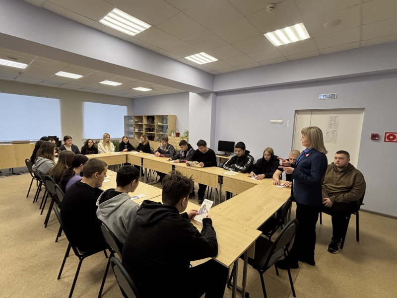 Специалисты Красногвардейского кадрового центра провели встречу со студентами Бирючанского техникума