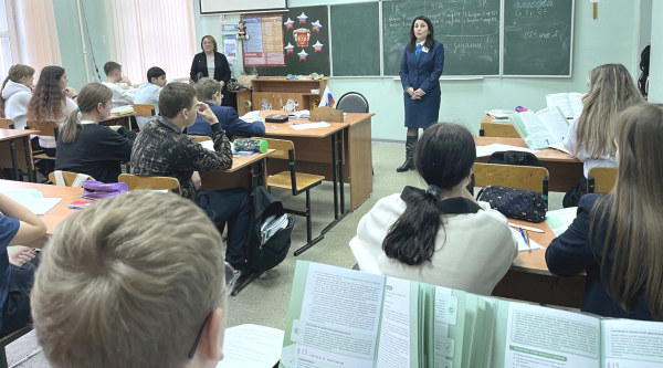 Более 1200 школьников побывали на профориентационных уроках Губкинского кадрового центра в 2025 году